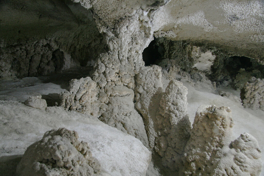 Höhle / Cave